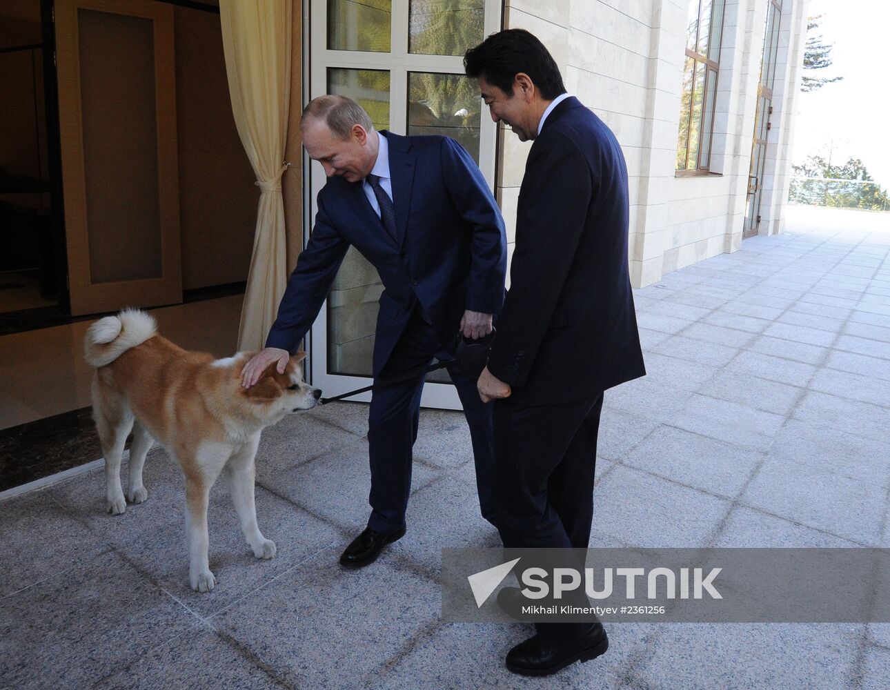 Vladimir Putin meets with Shinzo Abe
