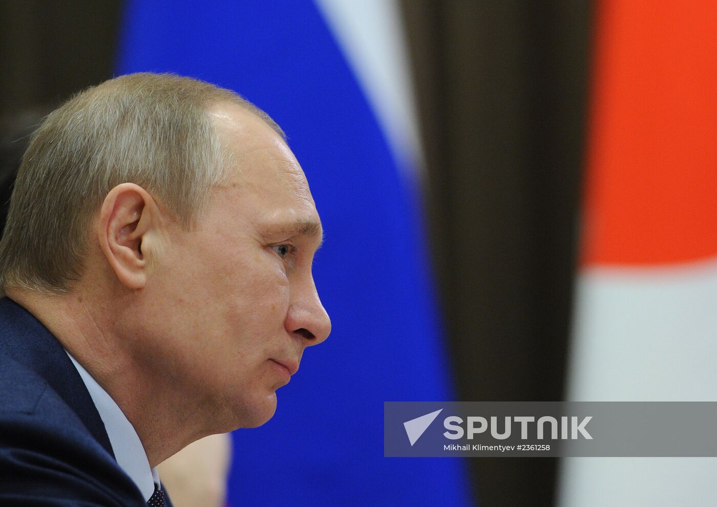 Vladimir Putin meets with Shinzo Abe