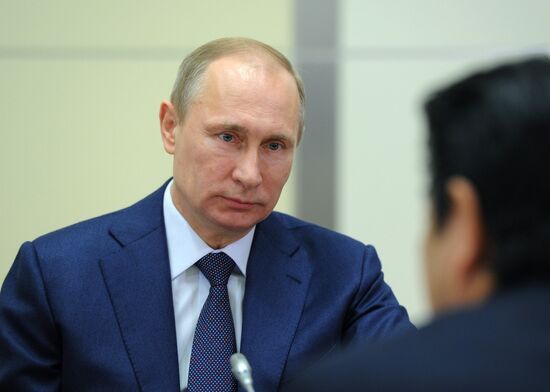 Vladimir Putin meets with Shinzo Abe