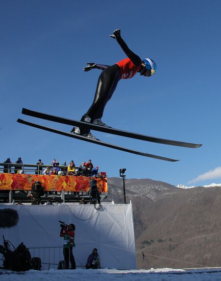 2014 Winter Olympics. Ski jumping. Women. Normal hill. Training sessions
