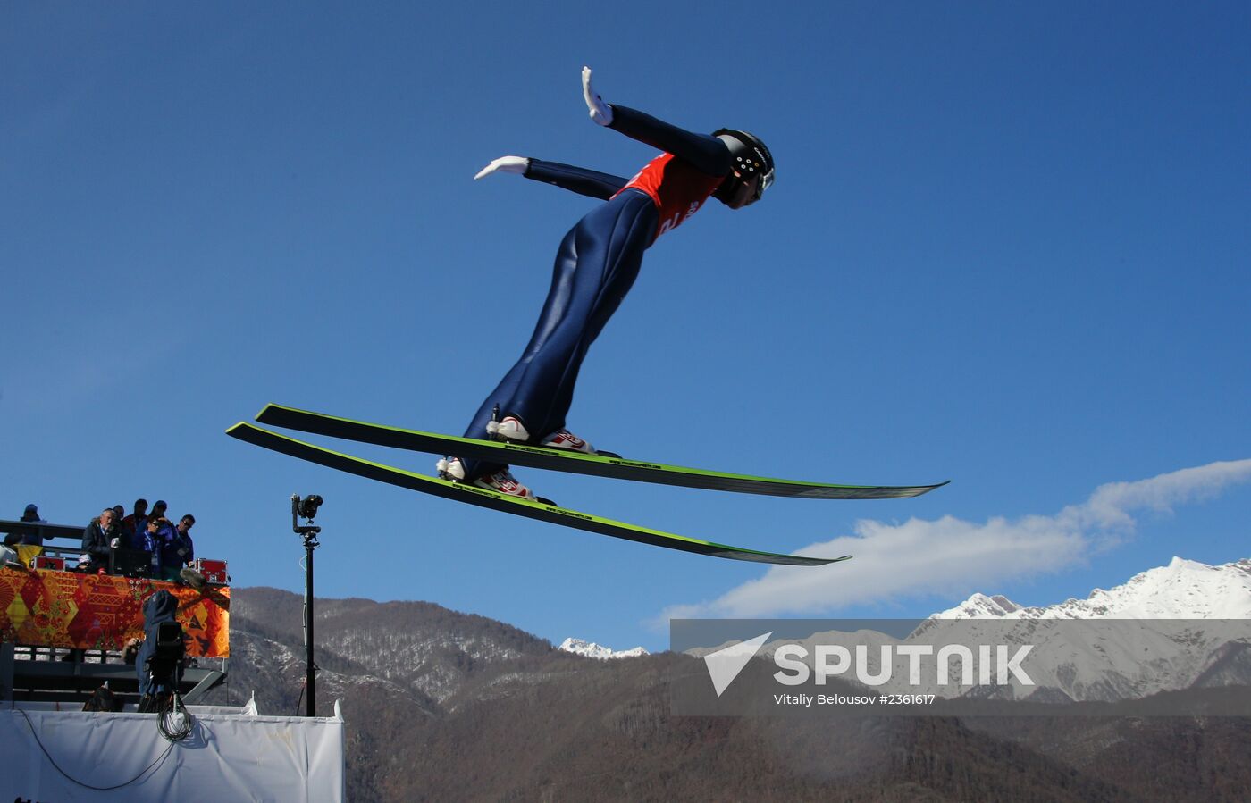 2014 Winter Olympics. Ski jumping. Women. Normal hill. Training sessions