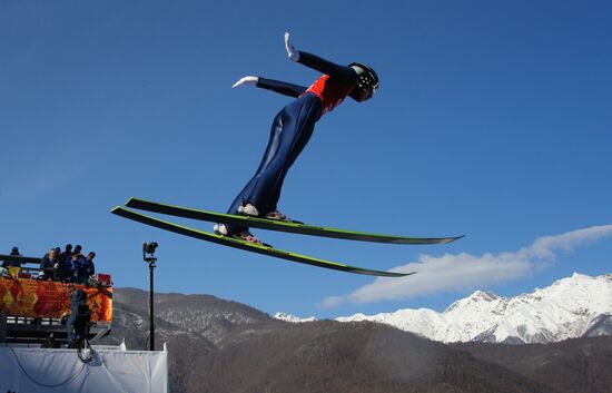 2014 Winter Olympics. Ski jumping. Women. Normal hill. Training sessions