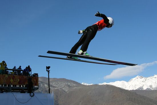 2014 Winter Olympics. Ski jumping. Women. Normal hill. Training sessions