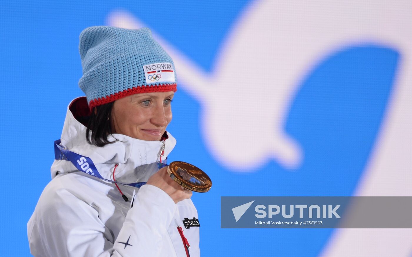 2014 Winter Olympics. Medal ceremony. Day One