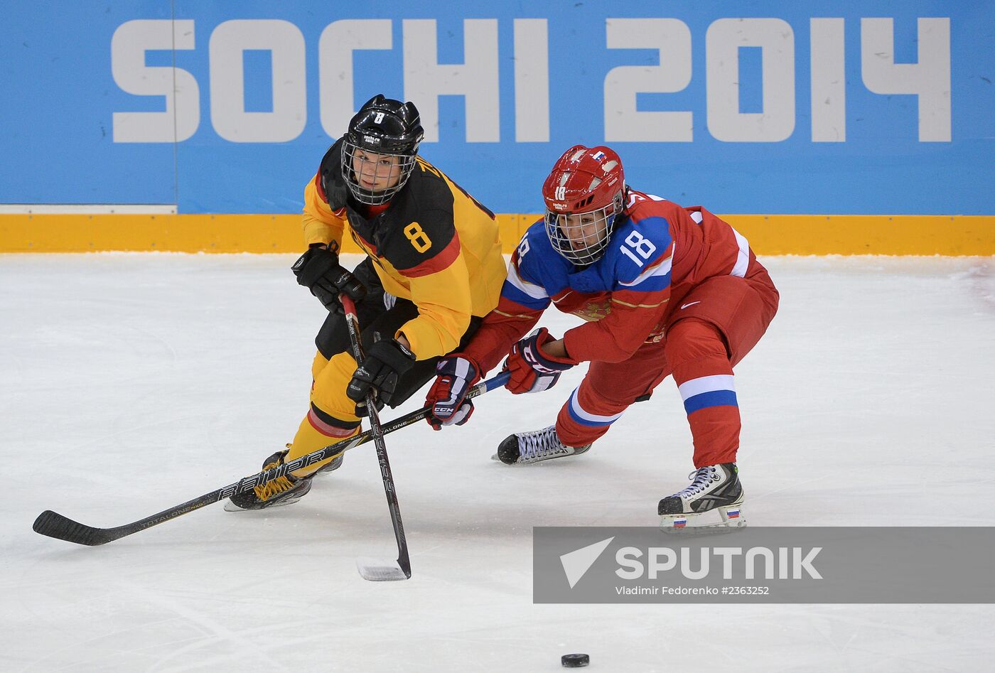 2014 Winter Olympics. Ice hockey. Women. Russia vs. Germany