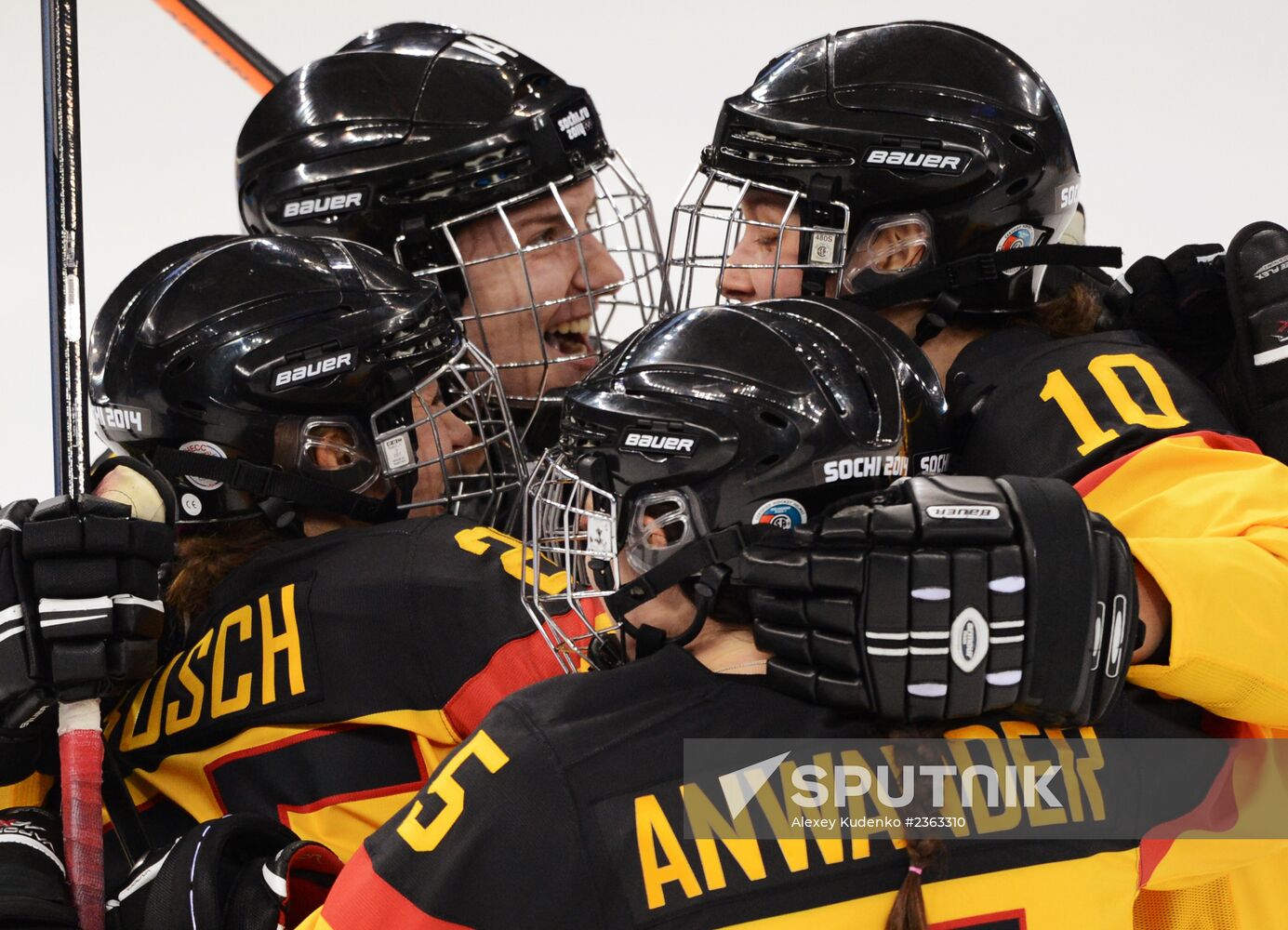 2014 Winter Olympics. Ice hockey. Women. Russia vs. Germany
