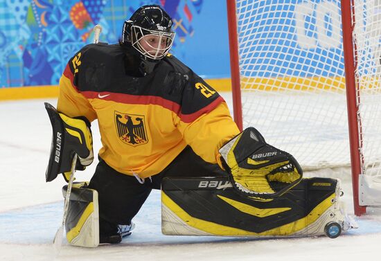 2014 Winter Olympics. Ice hockey. Women. Russia vs. Germany