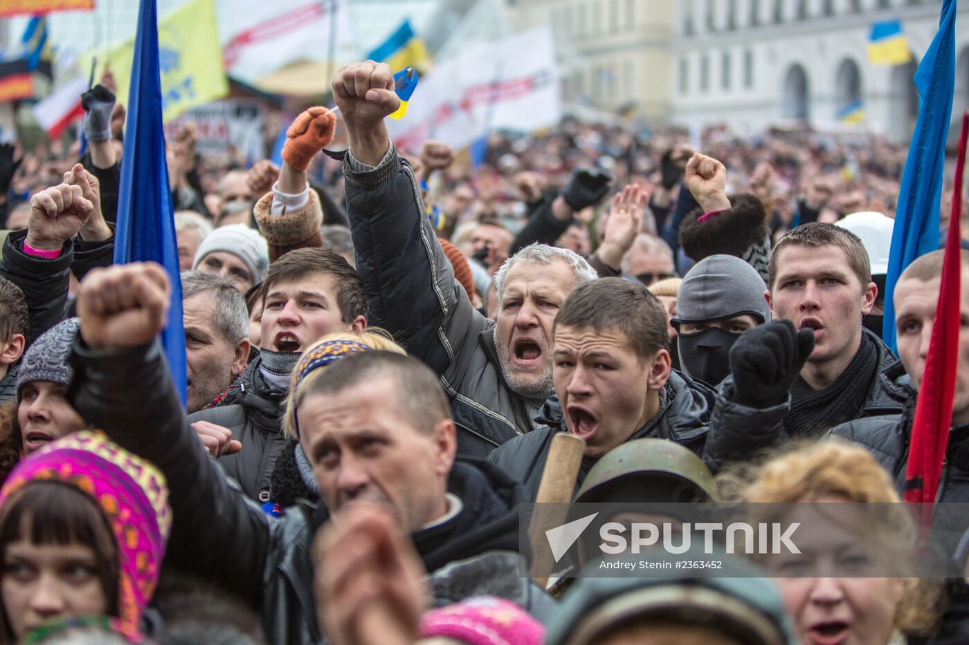 People's veche (popular assembly) on Kiev's Independence Square