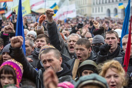 People's veche (popular assembly) on Kiev's Independence Square