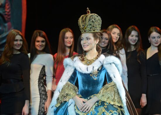 Miss Russia 2014 pageant contestants attend musical "Count Orlov"