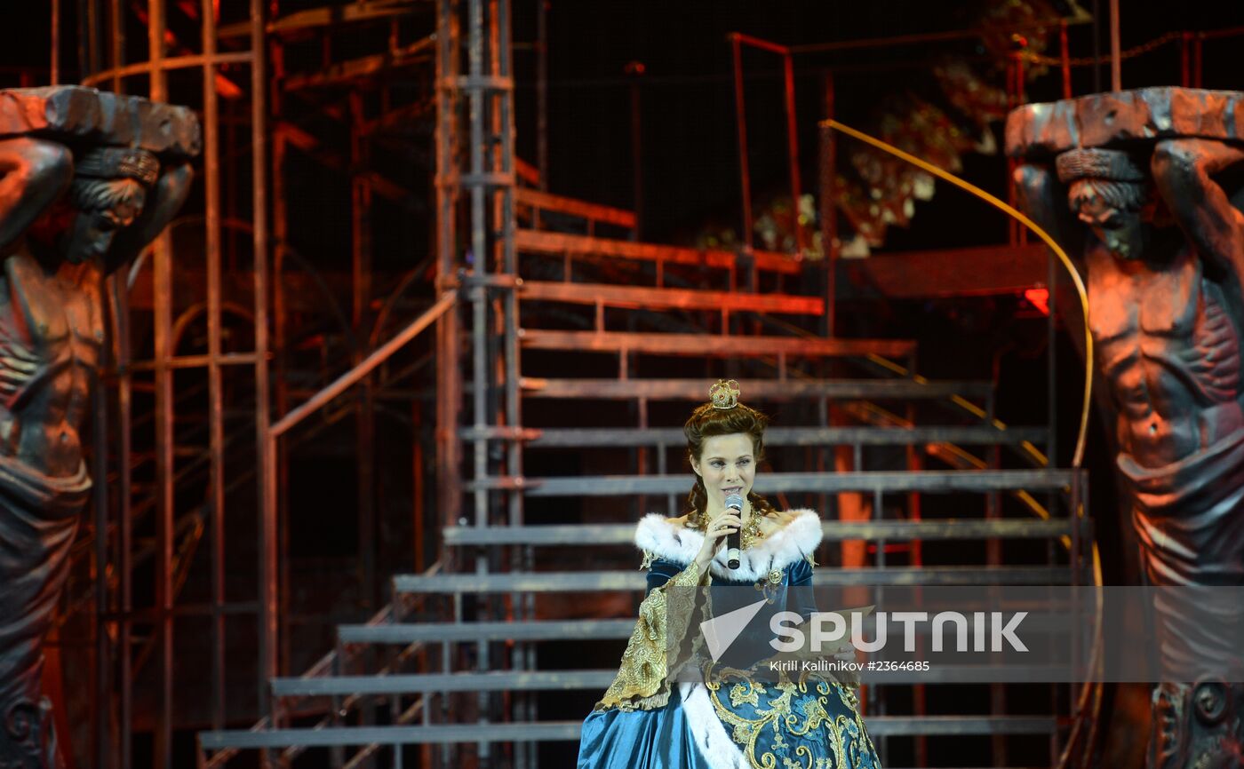 Miss Russia 2014 pageant contestants attend musical "Count Orlov"