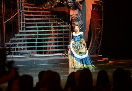 Miss Russia 2014 pageant contestants attend musical "Count Orlov"