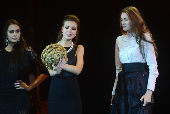 Miss Russia 2014 pageant contestants attend musical "Count Orlov"