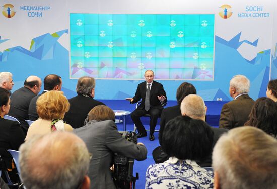 Putin meets members of Public Council on 2014 Olympics