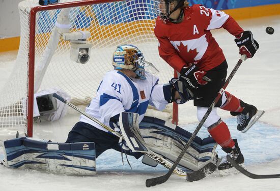 2014 Winter Olympics. Ice hockey. Women. Finland vs. Canada