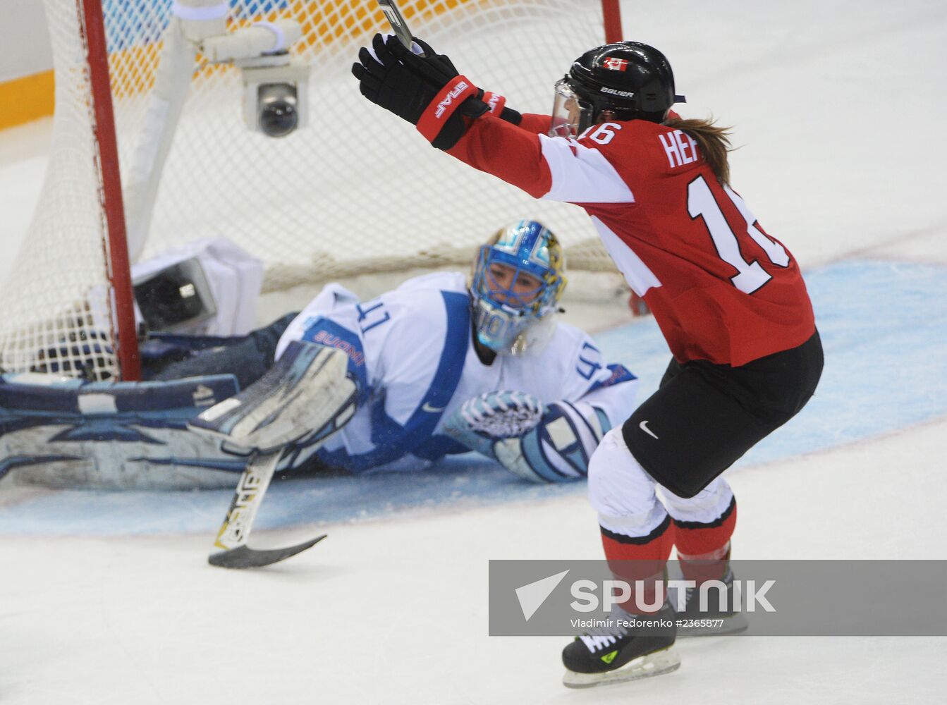 2014 Winter Olympics. Ice hockey. Women. Finland vs. Canada