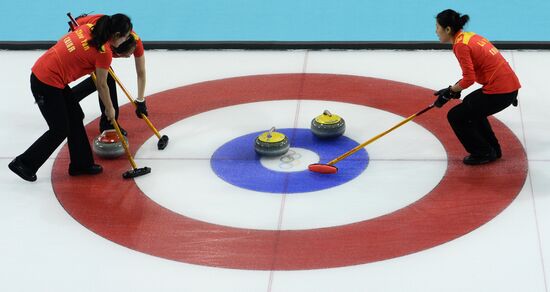2014 Olympics. Curling. Women. Second day