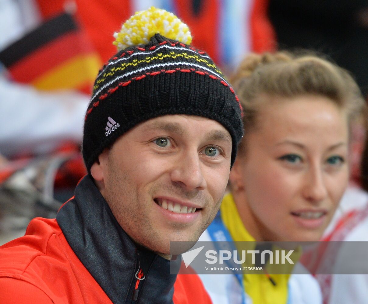 2014 Winter Olympics. Figure skating. Pairs. Short program