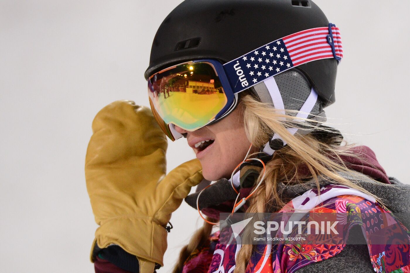 2014 Winter Olympics. Snowboarding. Women. Halfpipe