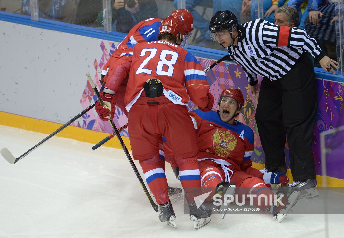 2014 Winter Olympics. Ice hockey. Men. Russia vs. Slovenia