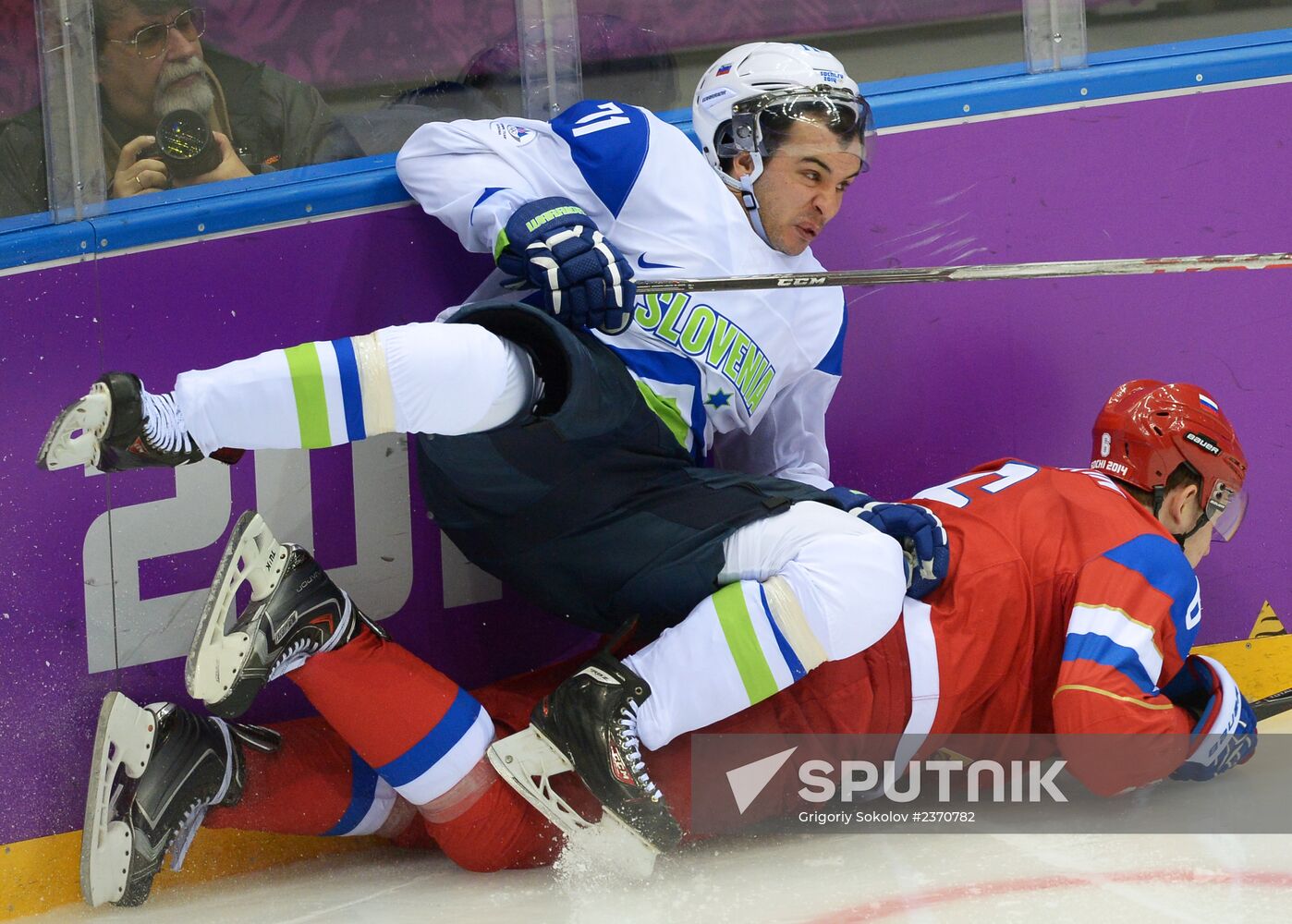 2014 Winter Olympics. Ice hockey. Men. Russia vs. Slovenia
