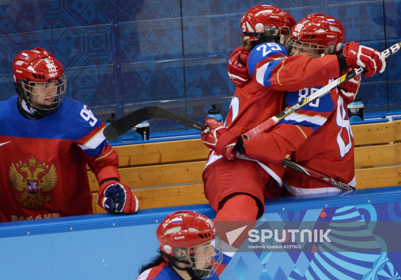2014 Winter Olympics. Ice hockey. Women. Sweden vs. Russia