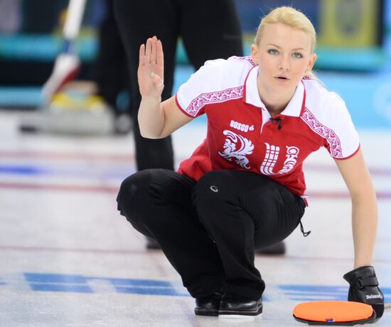 2014 Olympics. Curling. Women. Day five
