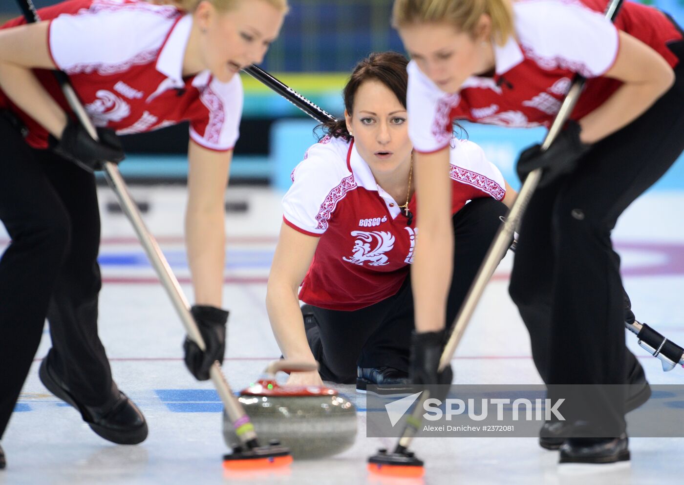 2014 Olympics. Curling. Women. Day five