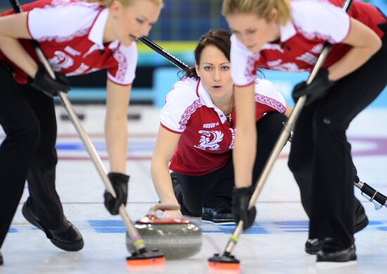 2014 Olympics. Curling. Women. Day five