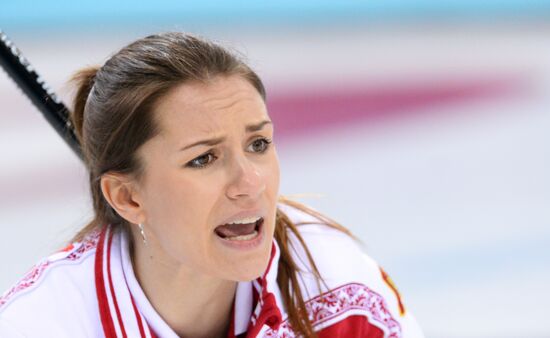 2014 Olympics. Curling. Women. Day five