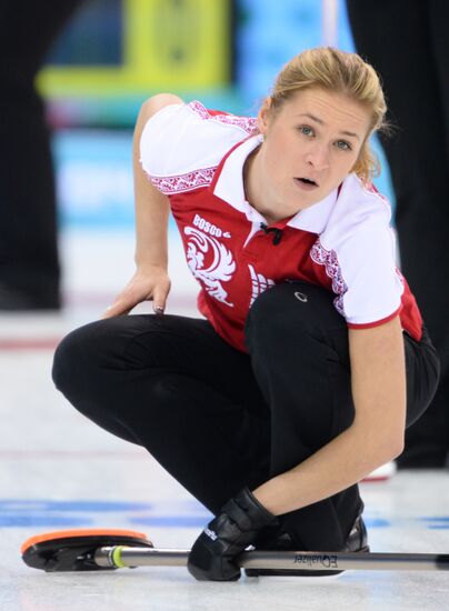 2014 Olympics. Curling. Women. Day five
