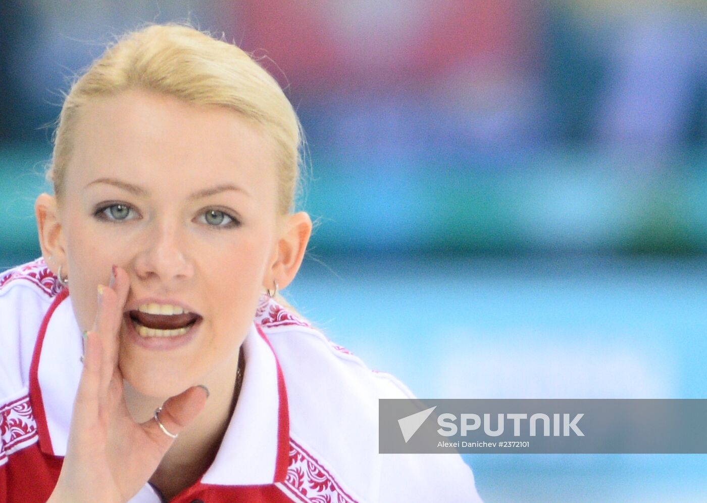 2014 Olympics. Curling. Women. Day five