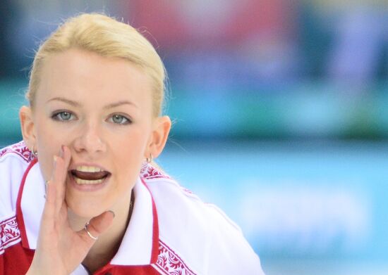 2014 Olympics. Curling. Women. Day five