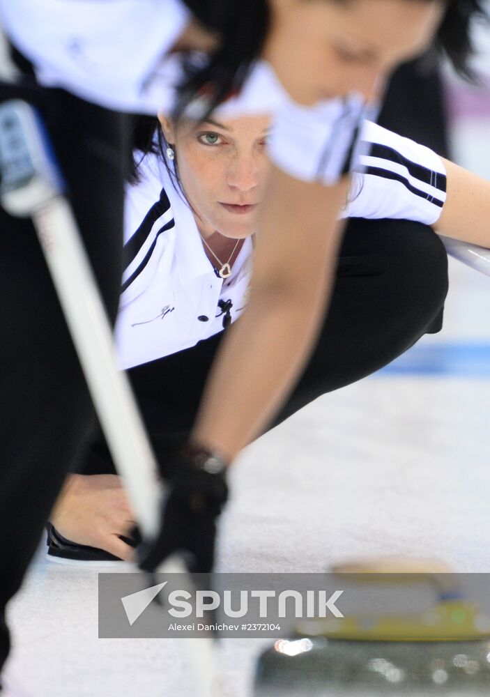 2014 Olympics. Curling. Women. Day five
