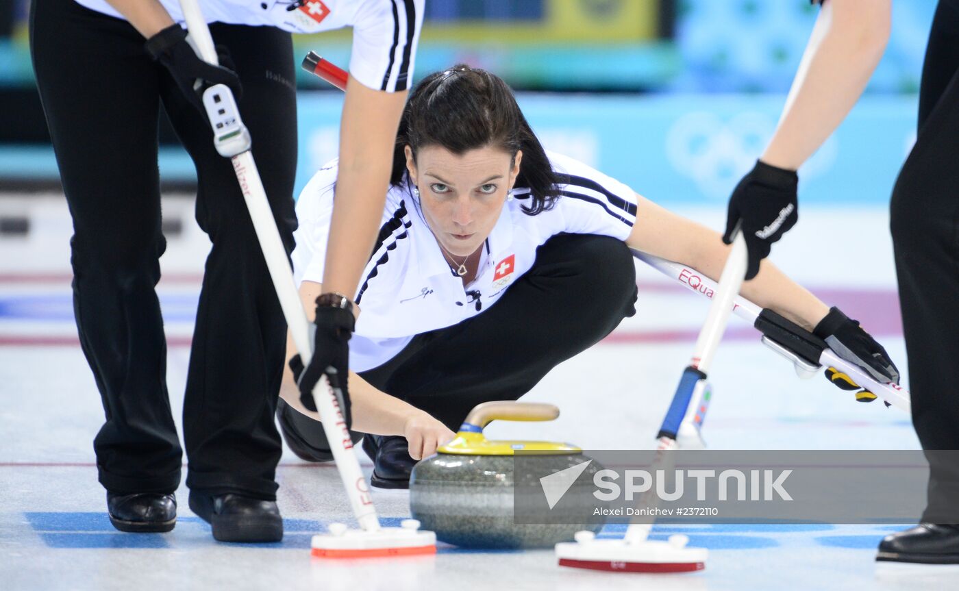 2014 Olympics. Curling. Women. Day five