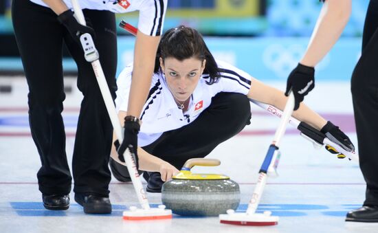 2014 Olympics. Curling. Women. Day five