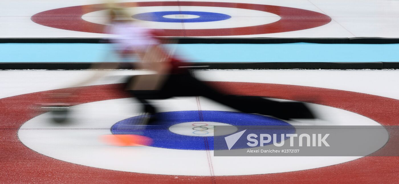 2014 Olympics. Curling. Women. Day five