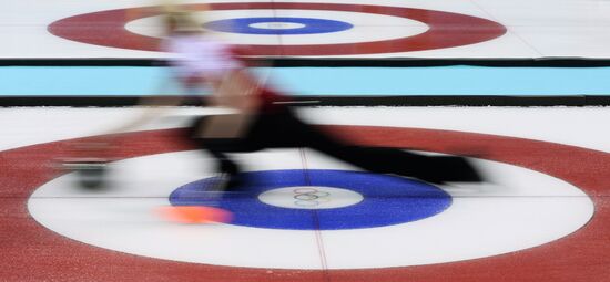 2014 Olympics. Curling. Women. Day five