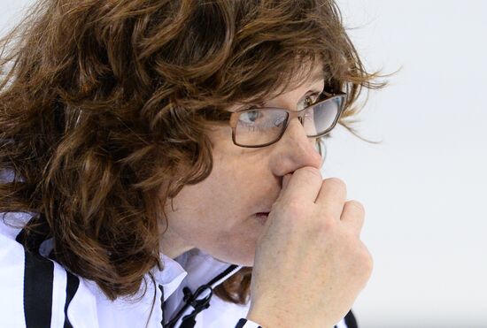 2014 Olympics. Curling. Women. Day five