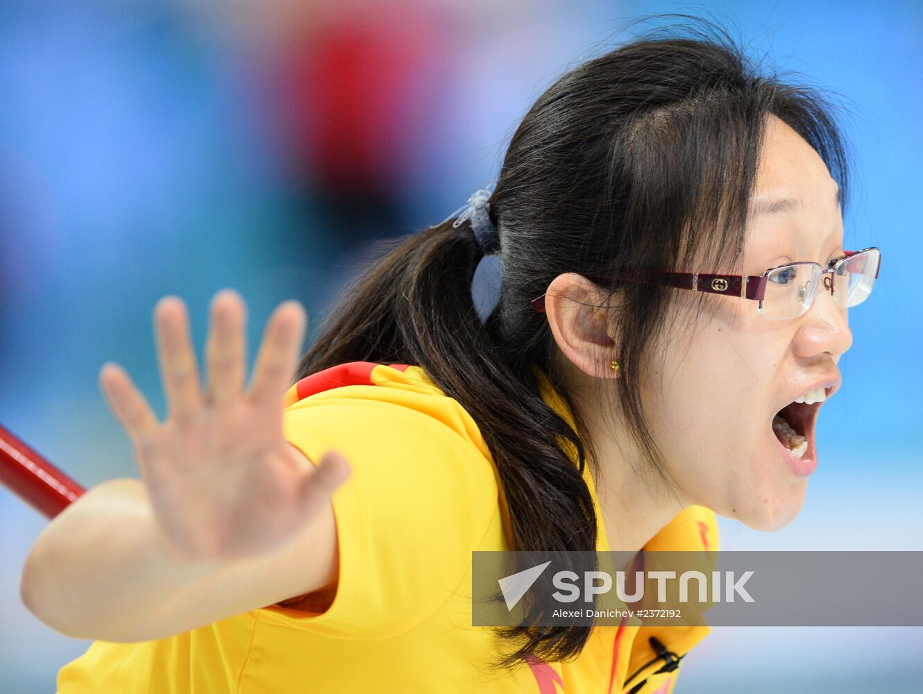 2014 Olympics. Curling. Women. Day five
