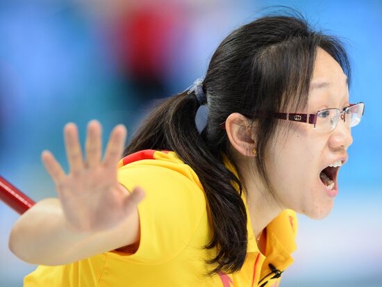 2014 Olympics. Curling. Women. Day five