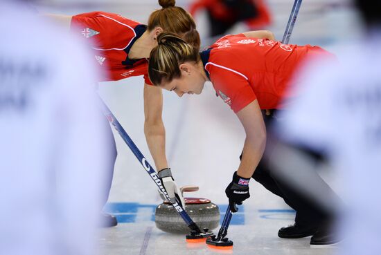 2014 Olympics. Curling. Women. Day five