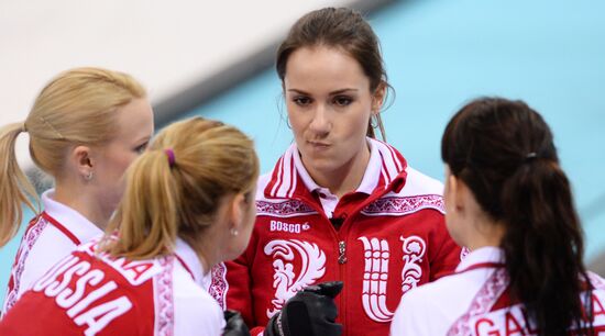 2014 Olympics. Curling. Women. Day five