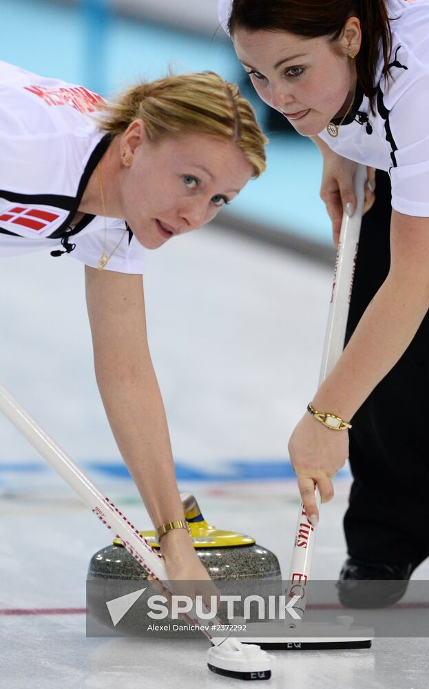 2014 Olympics. Curling. Women. Day five
