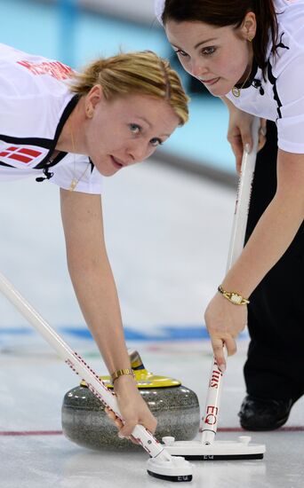 2014 Olympics. Curling. Women. Day five