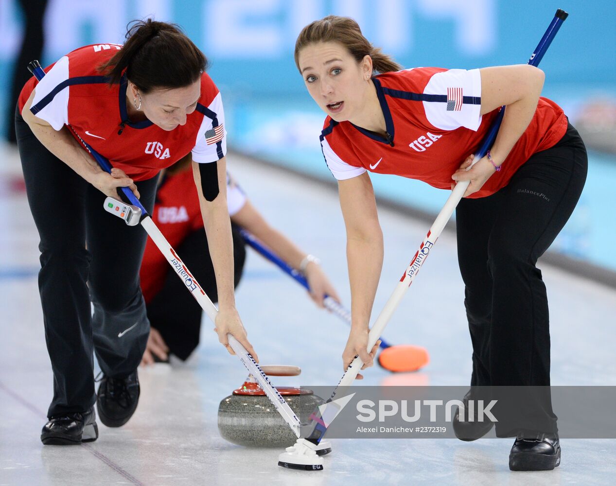 2014 Olympics. Curling. Women. Day five