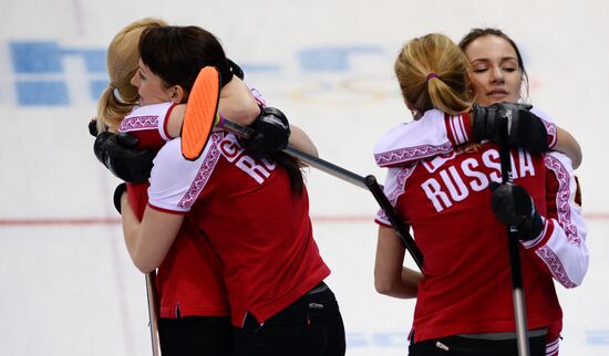 2014 Olympics. Curling. Women. Day five