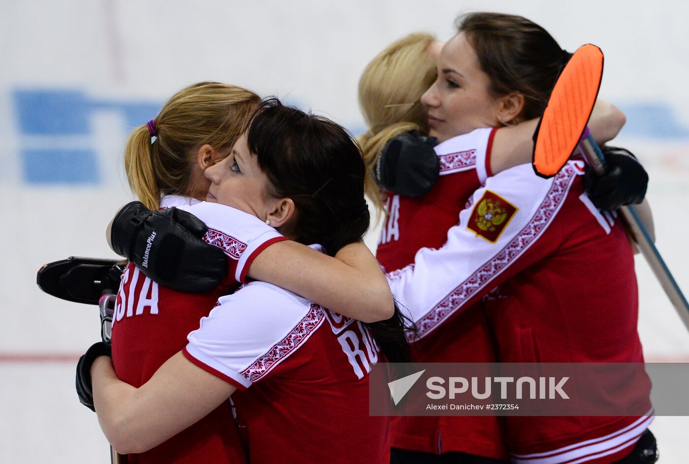 2014 Olympics. Curling. Women. Day five
