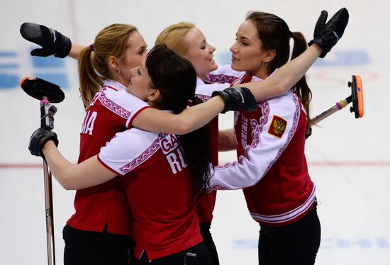2014 Olympics. Curling. Women. Day five