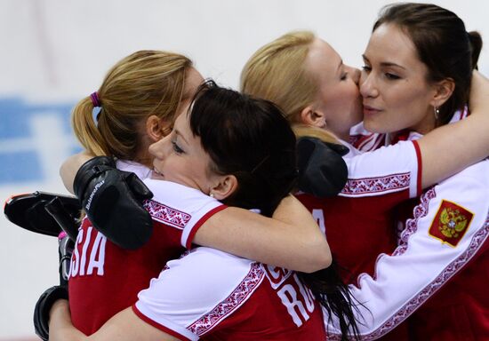 2014 Olympics. Curling. Women. Day five